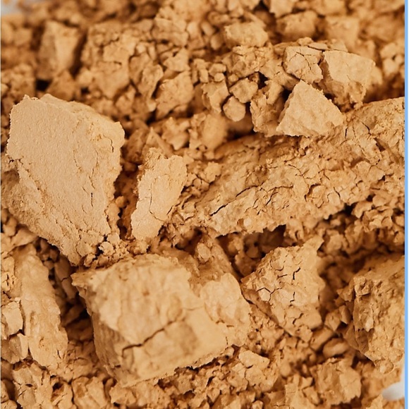 Revolution Cream Setting Powder Matte Finish Deep Honey - Picture 3 of 3